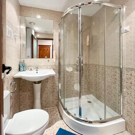 Peak 106 アパート *